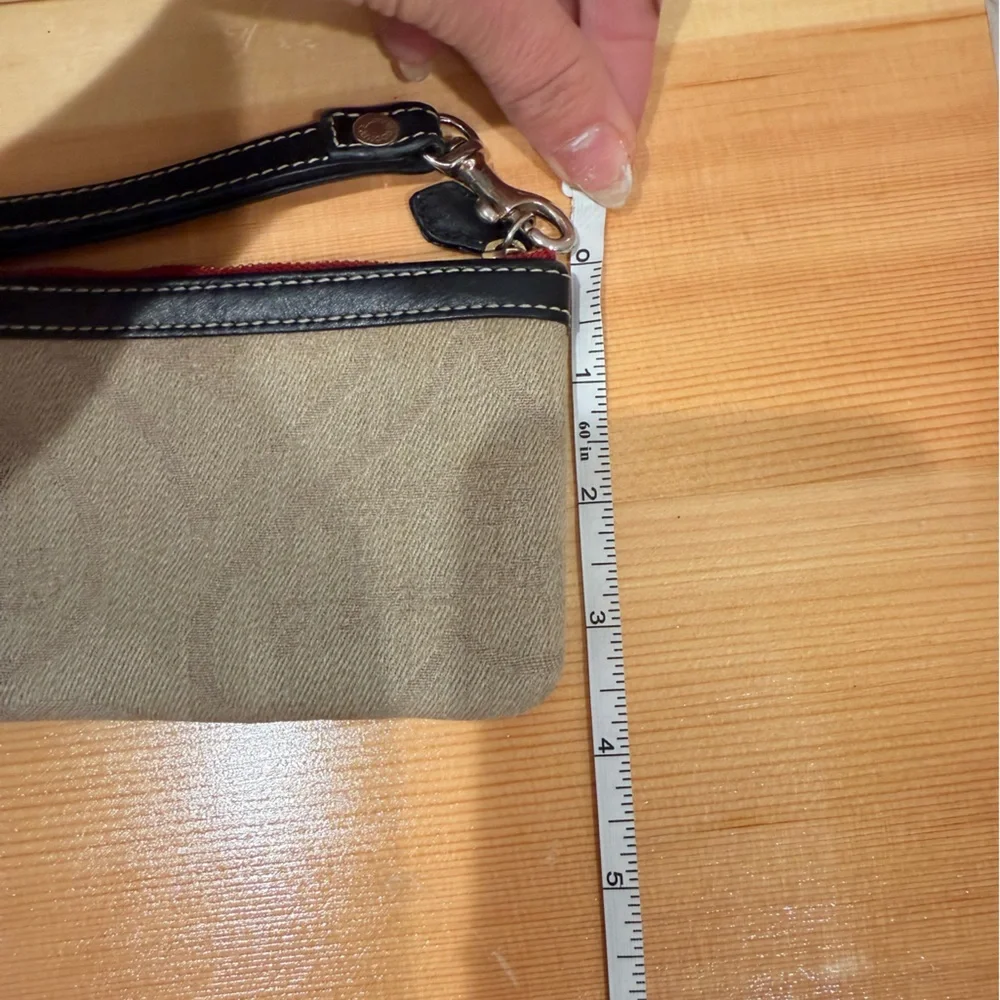 Dooney & Bourke coin purse with handle strap - Picture 6 of 8